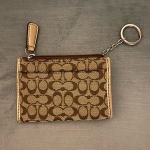 EUC Coach card/coin wallet key ring no callouts 4”Lx 3”W pink lining